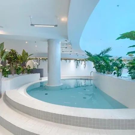 Family Hanza Tower Pool & Sauna & Jacuzzi Διαμέρισμα *